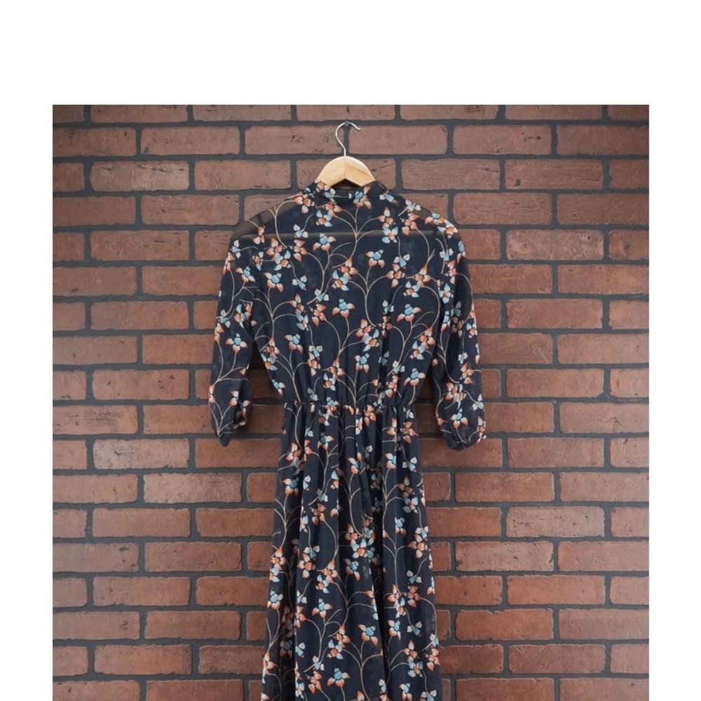 Miss Selfridge neck Bow, Button front, floral, midi dress navy cottage - Picture 5 of 10